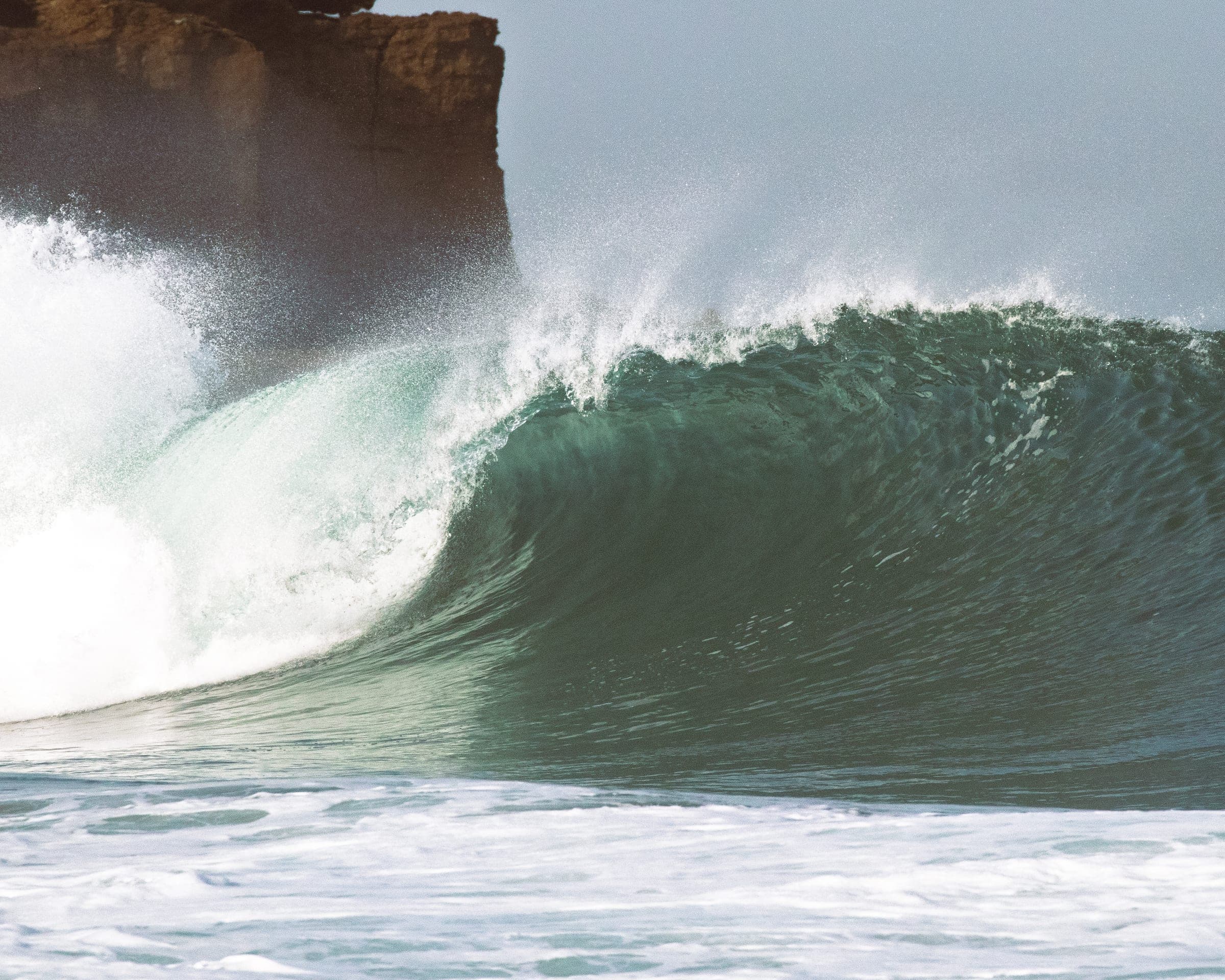A large empty wave